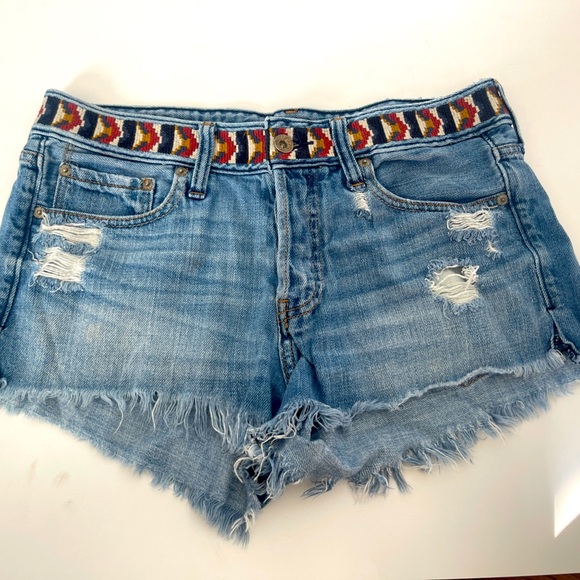 Abercrombie & Fitch Embroidered Boyfriend Cutoff Denim Shorts Size 28 Aztec - Picture 1 of 7
